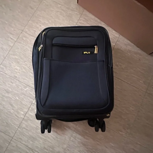 Fly suitcase - Picture 3 of 3